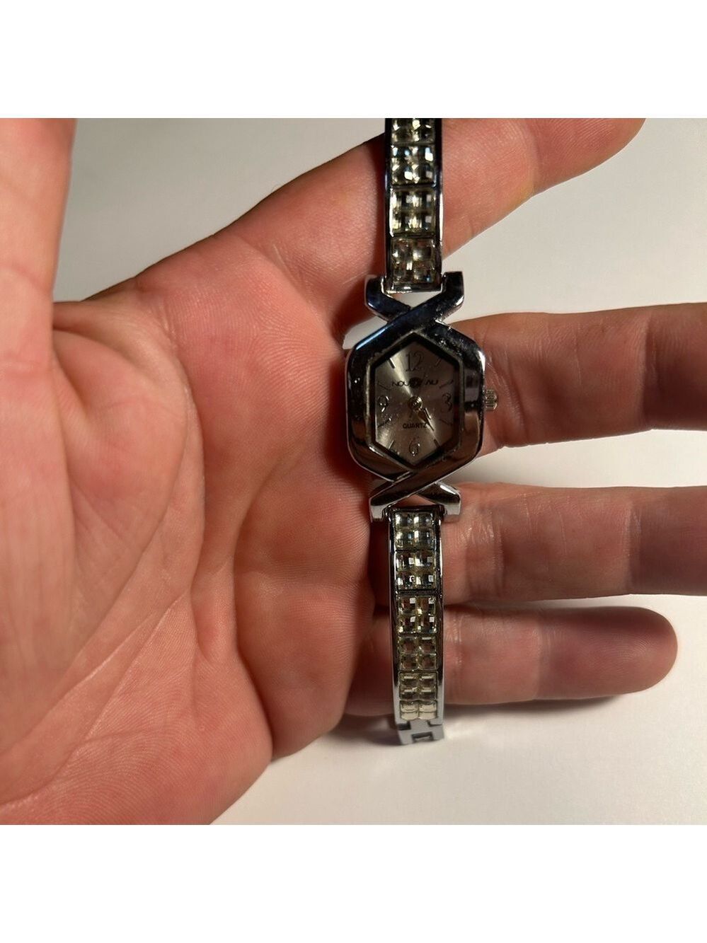Nouveau quartz watch